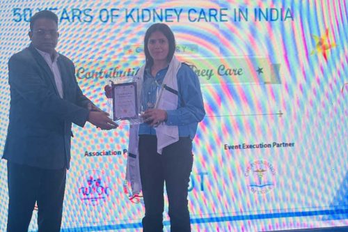 Simran Receiving the award on behalf of Dr.-Sunil-Shroff